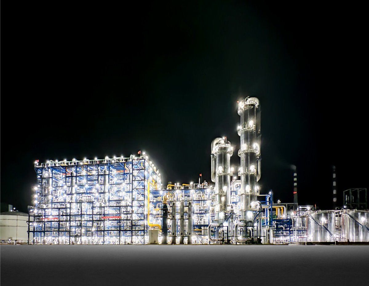 torminlighting's tweet photo. Product code: BC9308P
Use scenario: Chemical plant
Number of products used: 60W*1400pcs
Product Description: 
Suitable for oil drilling, refining platform, chemical
petrol factory, pharmaceutical factory, polishing factory, etc.
Zone 1,zone 2;zone 21,zone 22. https://t.co/SqcASYQVcl