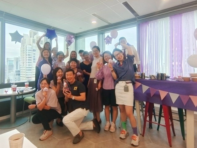 Austrade's tweet photo. #Austraders are celebrating @WearitPurple all around the world 💜All the way from #Tokyo to #London and #Brisbane, we stop to reflect, celebrate and show our support for rainbow young people. 🏳️🌈
See our #Austrader D&I 2022-25 strategy here: https://t.co/P15UfM5z0f https://t.co/Ww89EyjTzw