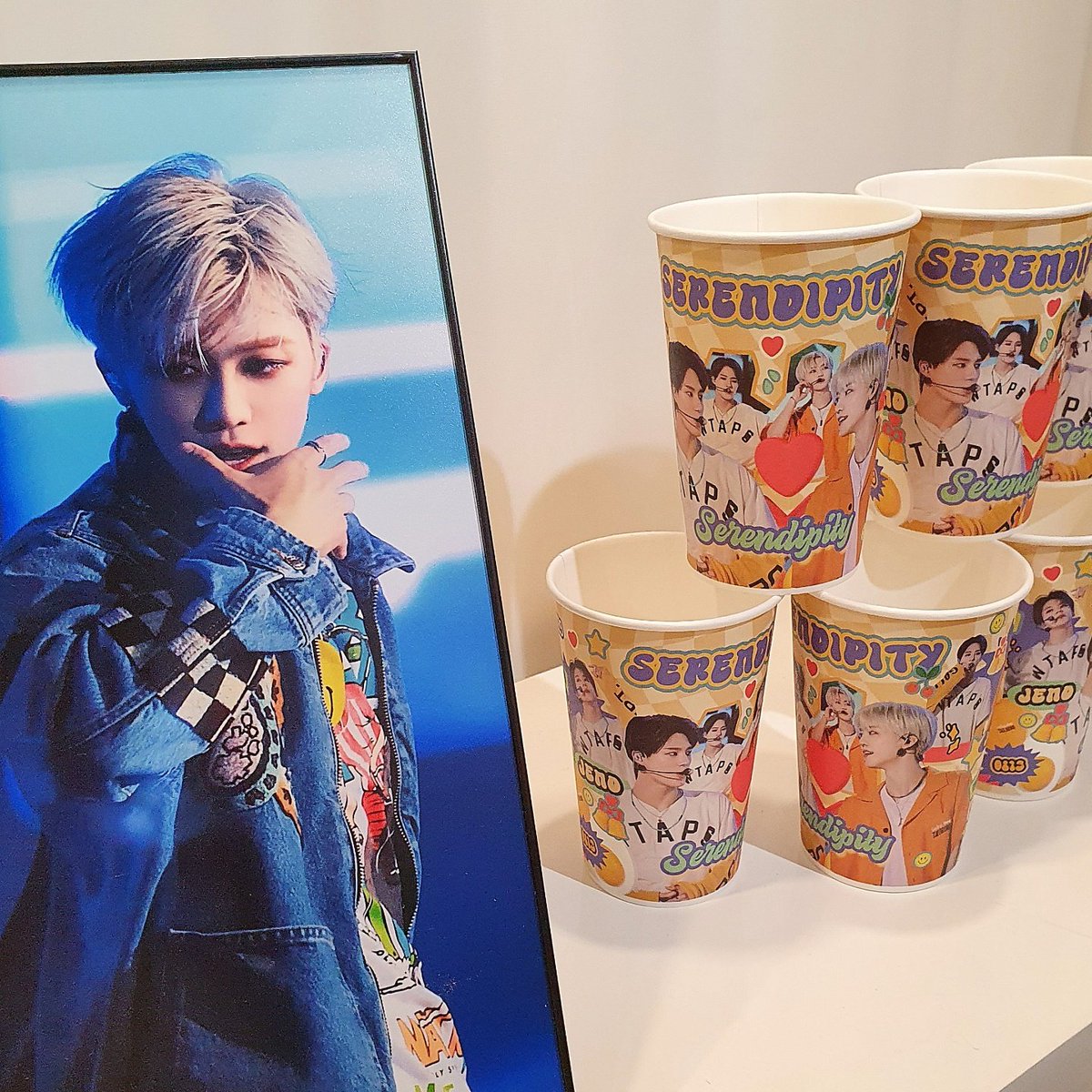 freakyvibeboyz's tweet photo. 카페 너무너무 예뻐요💖✨️ 재민제노로 꽉 찬 공간에 있을 수 있어서 정말 행복했습니다😍❤️‍🔥 
#드림에서_만나는_뜻_밖에_행복 https://t.co/KRwmvVlLzn
