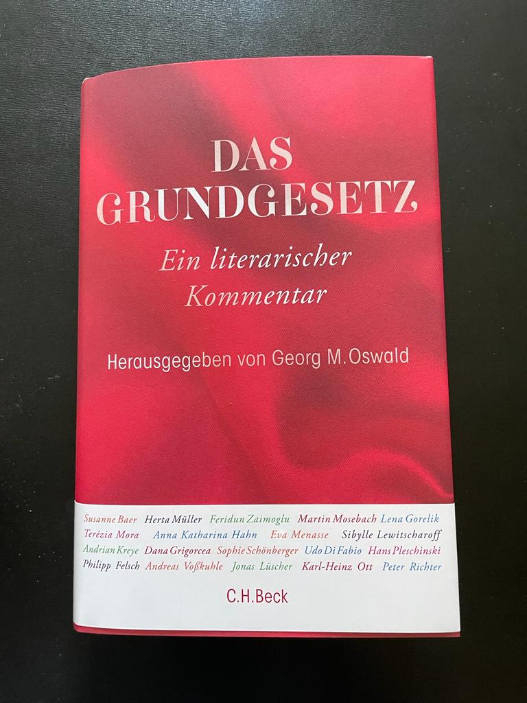 Alexander Thiele (@alex_j_thiele) on Twitter photo #coronaverlosung 558: Heute kit einer Spende von Florian Meinel (<a href="/JurFakultaetGoe/">Juristische Fakultät Göttingen</a>). Vielen Dank. Teilnahme per RETWEET, Verlosung am Abend. Viel Glück! 🙂
<a href="/RonenSteinke/">Ronen Steinke</a> <a href="/Tris_wiss/">Tristan Wißgott</a> <a href="/CHBeckLiteratur/">C.H.Beck Literatur</a> #coronaverlosung 558: Heute kit einer Spende von Florian Meinel (<a href="/JurFakultaetGoe/">Juristische Fakultät Göttingen</a>). Vielen Dank. Teilnahme per RETWEET, Verlosung am Abend. Viel Glück! 🙂
<a href="/RonenSteinke/">Ronen Steinke</a> <a href="/Tris_wiss/">Tristan Wißgott</a> <a href="/CHBeckLiteratur/">C.H.Beck Literatur</a>