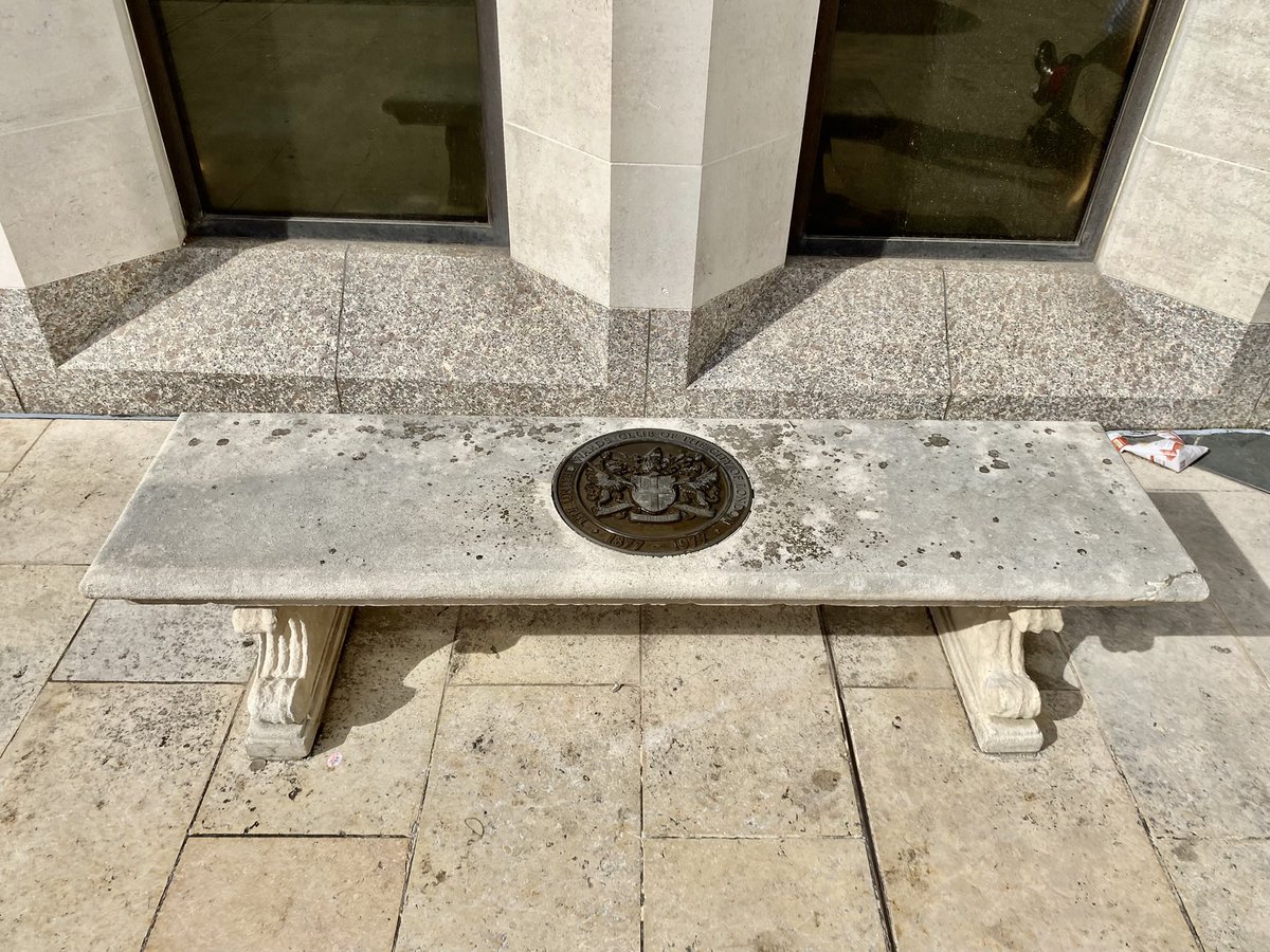 UnitedWards's tweet photo. United Wards Club members participating in yesterday’s Heritage Walk enjoyed exploring sites and monuments connected to the Club’s illustrious history in the City of London. Here is the bench commemorating the Club’s centenary in Guildhall Yard, right of the Great Hall’s porch. https://t.co/MsvKvQ9giu