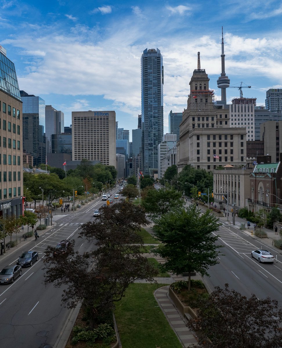 Looking south down University Ave is a nice view.

#Toronto #aerialphotography #droneoftheday #droneshots #aerial #dronelife #drones #dronephoto #dronephotography #torontolife #blogto