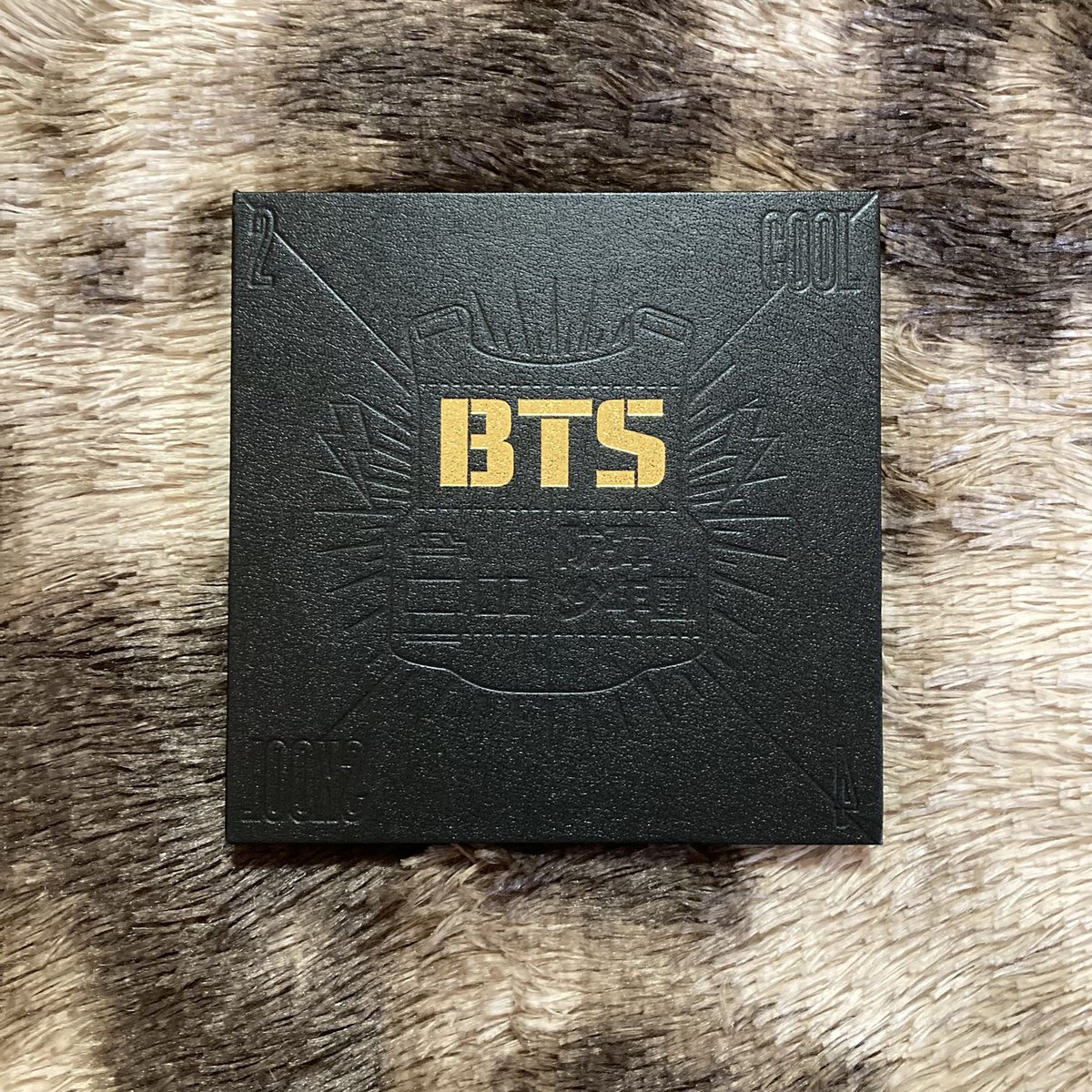 teyxxibought's tweet photo. WTS LFB UNSEALED 2 COOL 4 SKOOL https://t.co/QS1LdDZqZC