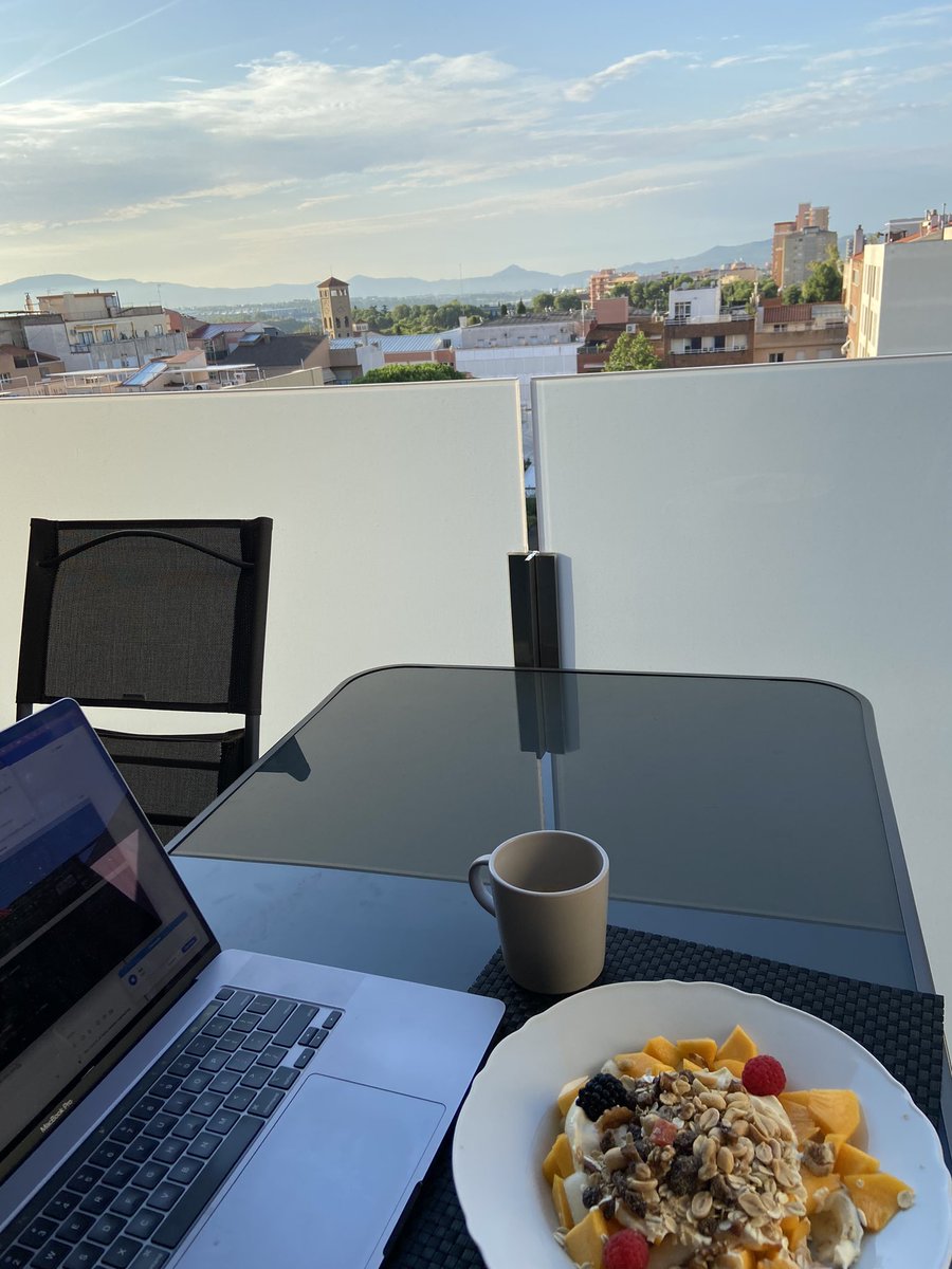 csaura's tweet photo. Working from home it's great! https://t.co/OZhc6ro4JL