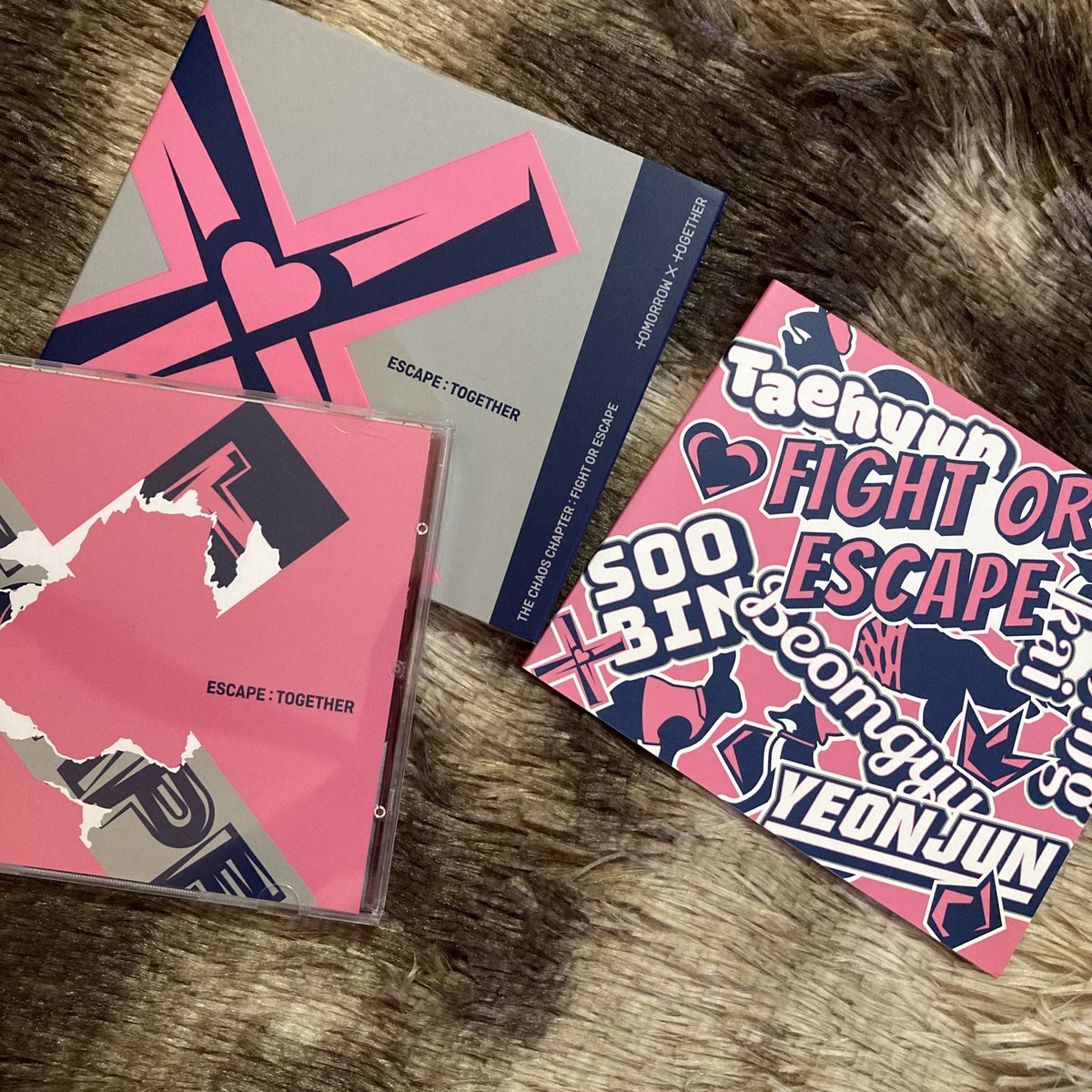 teyxxibought's tweet photo. HQUAHQHAHA MAY NALIGAW NA TXT DITO ANW WTS LFB TXT ESCAPE:TOGETHER VER https://t.co/c4t2oN61Fj
