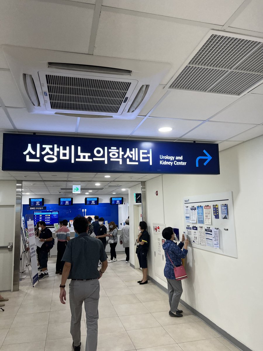 BrianHuang188's tweet photo. Very glad to visit Prof. Sung Yong Cho in his hospital - Seoul National University Hospital, it was my pleasure to learn the stone treatment knowledge in Korea from him. @kmoretry
#KUA #SNUH #seplou #Lscope #ureteroscope #urology #endourology #RIRS #PCNL https://t.co/BYTaigC9eJ