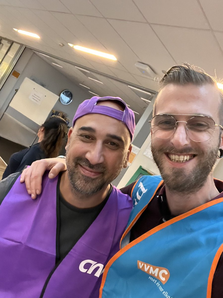 Medestrijder <a href="/AlptekinAkdogan/">Alptekin</a> 
Strijden voor een betere CAO, meer waardering, minder werkdruk en een socialere NS.
Wel een hele goede sfeer!
#NS #staking #VVMC en #CNV