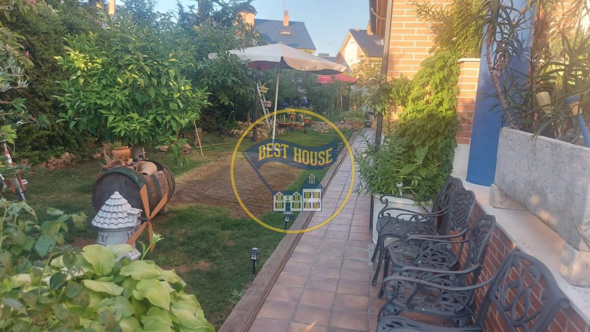 BestHouseLeon's tweet photo. #FelizViernes

Vendemos AMPLIO CHALET con ACABADOS EXQUISITOS y PARCELA en Navatejera.

🏠340 m2
🏡409 m2
5️⃣ Hab
4️⃣ Baños
💶499.000 € (↘ 17%)

🌐🏠
https://t.co/DbpeaZZwfX

+info y visitas

📍 C/ Santa Nonia nº20.
☎️ 987 84 94 94 / 628 029 789
📧 leon@best-house.com
Ref: 697458 https://t.co/uVWEoznMgQ