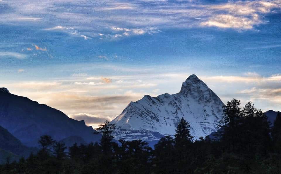 Riflesgarhwal's tweet photo. #IndianArmy expedition team to scale ‘Mount Kamet’, 2nd highest peak in #Uttrakhand, was flagged off from #Goting, #Uttrakhand. The peak located at an altitude of 7756 meters & known as ‘Kang Med’, is climbed by hardened mountaineers.
#IndianArmy
#GarhwalRifles03 https://t.co/PIjEFHYtpK
