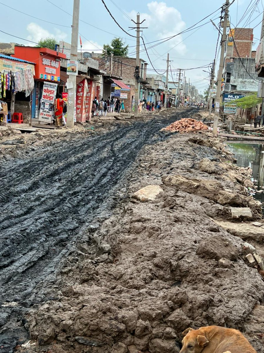 SBegumpur's tweet photo. @DmcNarela @LtGovDelhi @AshwaniKumar_92 @MCD_Delhi @SBM_MCD @MAHESHk79494344 @Todaynews12345 @drumeshpal आदरणीय DCमहोदया जी, नरेला ज़ोन ये देखिये बरवाला रोड़ बेगमपुर के ताजा हालात आपने जिन नेताओं को हमारा बेगमपुर  सौंपा था उनकी करतूत। आप कल सुबह यहाँ का दौरा करे, हमे भी सूचित करे https://t.co/mCSxc2cPB1