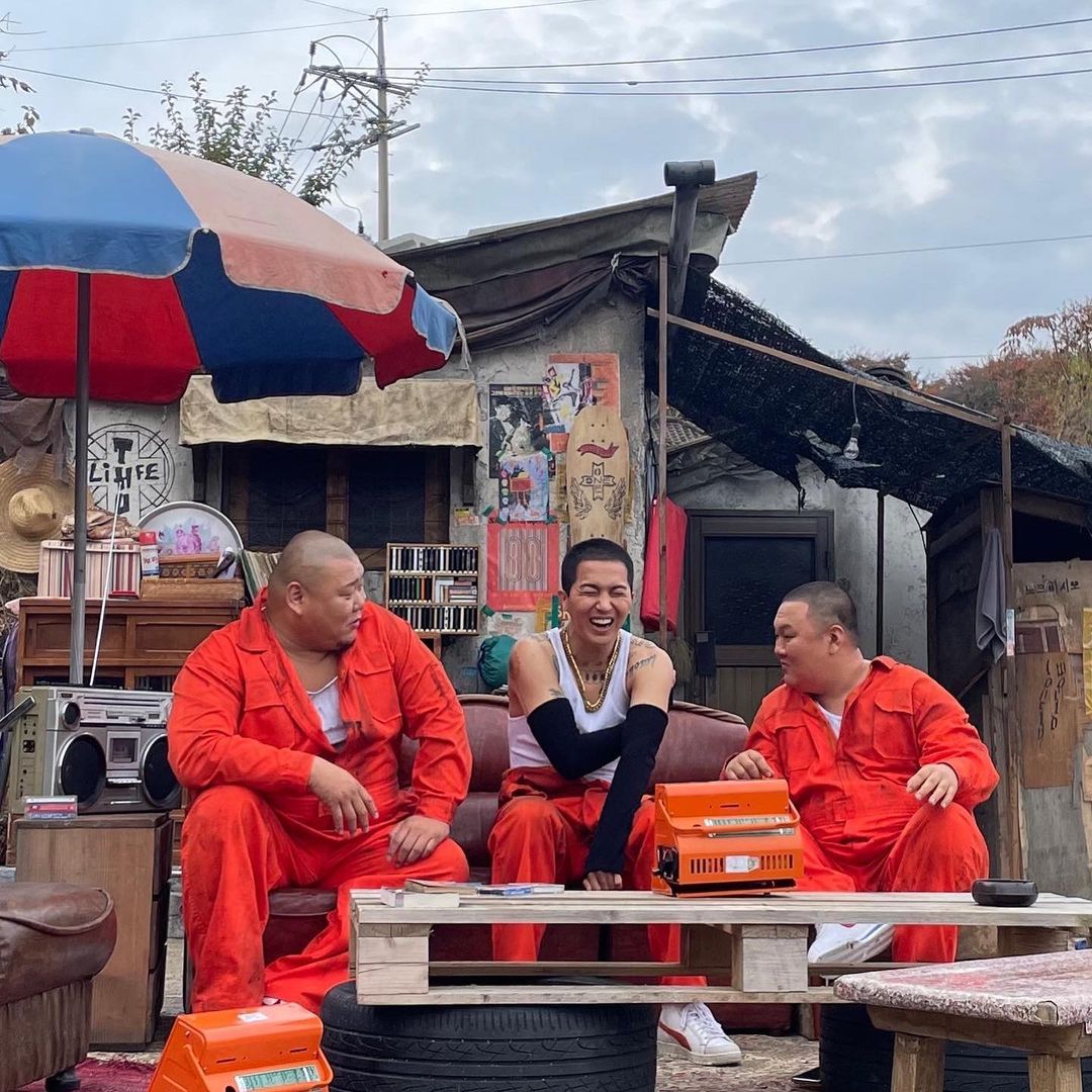 OnlyLookAtMino's tweet photo. [‼] choon6 Actor IG Update with behind the scenes of "Seoul Vibe" with Galchi family📸

"Thank you for making fun memories"

▶️https://t.co/FkRb88m8yE

ACTOR MINO FILM DEBUT
#SONGMINO_SEOULVIBE #MINO #송민호
@official_mino_위너 송민호 @yginnercircle https://t.co/YZ2cQmb2dd