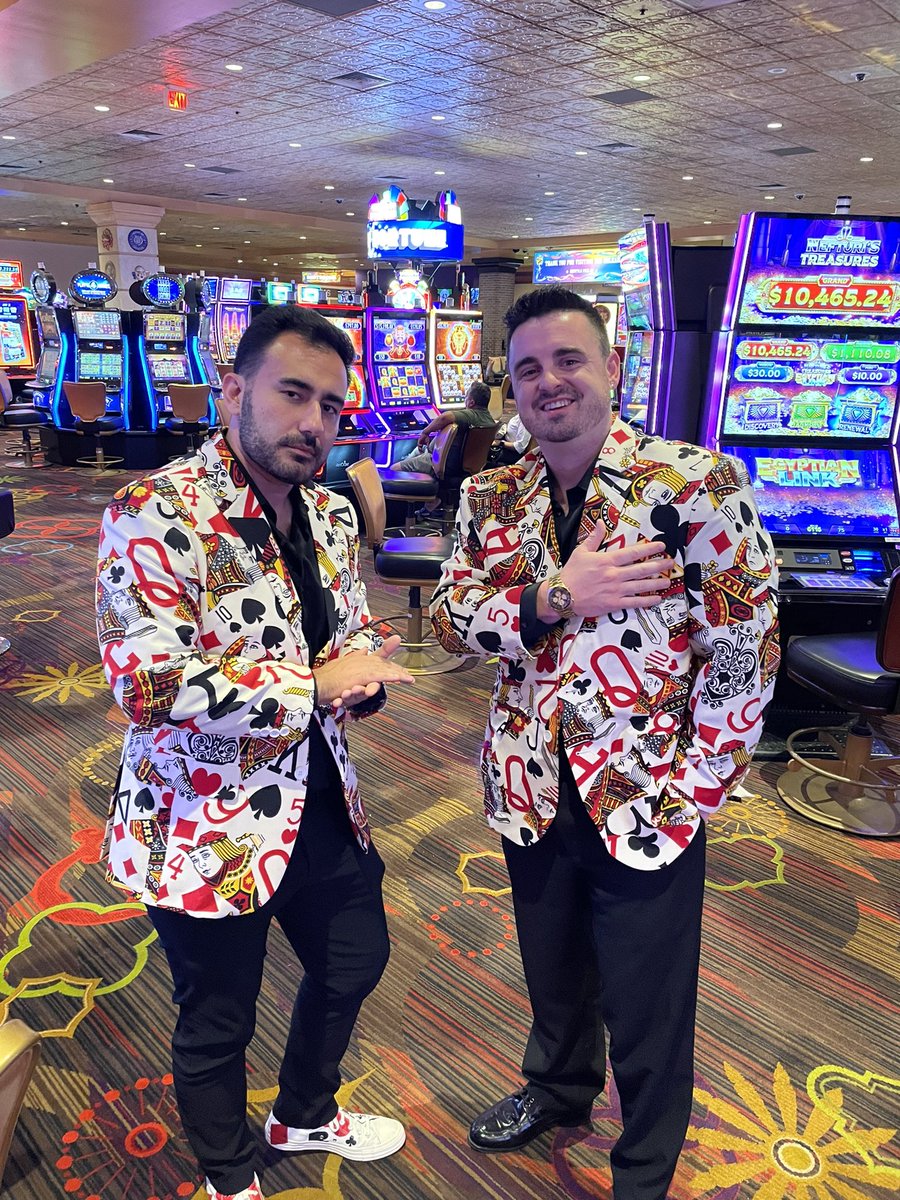 wccarter58's tweet photo. @KushKoalasNFT are in VEGAS! The dice 🎲 are HOT 🥵 come joint us #NFTs #NFTCommumity #LasVegas @KiltyKeri @AltMomTrades @LOUDMOUTH_ETH let’s goooo 🥳🥳 https://t.co/bMIjMF5bBh