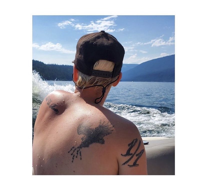 A L E X A N D E R tweet media