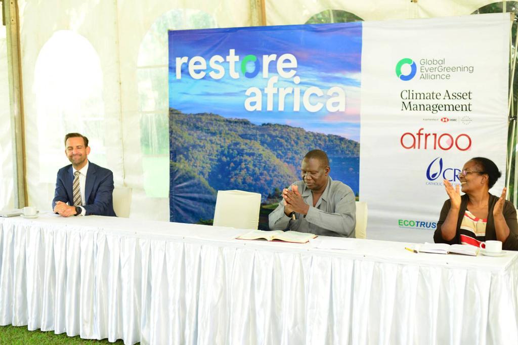 The #RestoreAfrica program has launched in Uganda to enable 350000 farming households to be more climate resilient.
The program will work in 36 districts to improve degraded farms in Southwestern, Karamoja
&amp; Mt Elgon regions.
<a href="/CRSUganda/">CRSUganda</a> <a href="/ECOTRUST_Ug/">ECOTRUST</a> <a href="/WorldVisionUg/">World Vision Uganda</a>
<a href="/CAREUganda/">CARE Uganda</a>