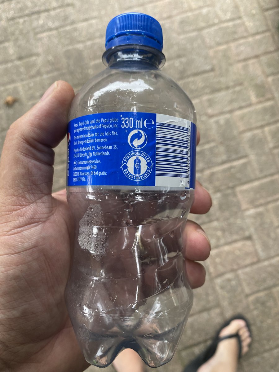 Bartelehiem's tweet photo. Voor alle zwerfafvalopruimers van @gemTiel ben ik namens @SocialClubTiel en @TielTipTop op zoek de allerlekkerste koffie (apparaat) op de markt. 

Vanwege het prijskaartje hoop ik mij hier een weg naar toe te kunnen ruilen (!) 

Ik begin met een gevonden statiegeldfles (€0,15). https://t.co/ZnjtsKIOsr