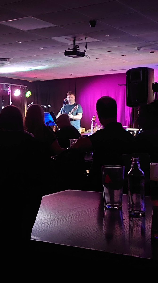 ResonanceMusic_'s tweet photo. A fantastic evening playing at tonight’s open mic. 

So nice to get back to doing this.
#acousticguitar #livemusic #porthcawl #Wales https://t.co/ZI1m8eubhP