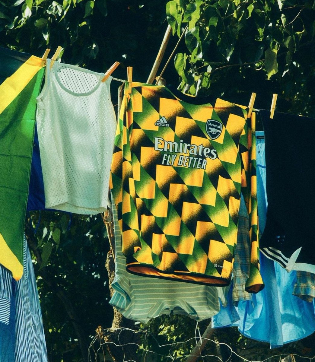 tomekwitas's tweet photo. Rozgrzewkowa koszulka Arsenalu to tak zwany sztos 🔥 kolejny zresztą! https://t.co/TvNJjUKtp8