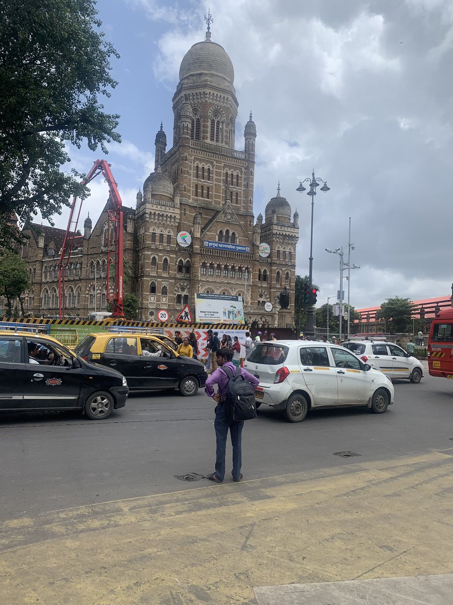 prashantbandya's tweet photo. The best part of Mumbai which is an integral part of movie business in 80 s and 90 s.
I just luv this #hutatmachowk #cststation @mybmc https://t.co/sDJbDbXOIR