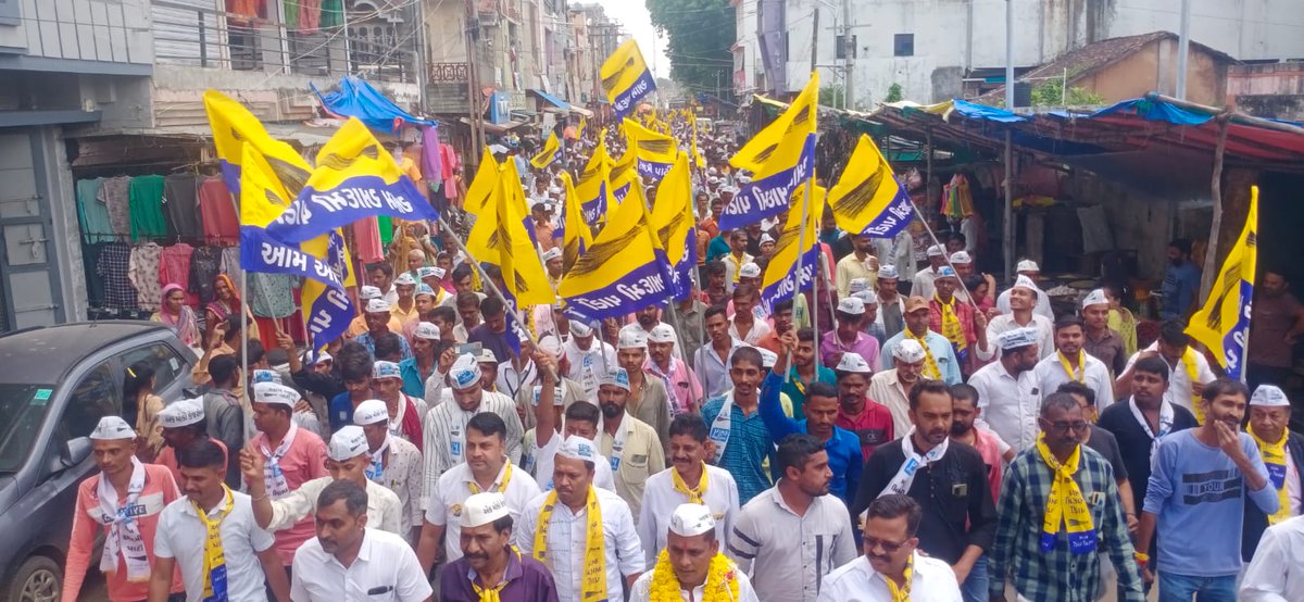 AAPGujarat's tweet photo. દેવગઢ બારીયા વિધાનસભા વિસ્તારમાં જાહેર થયેલ ઉમેદવાર શ્રી ભરતભાઇ વાખળાના સમર્થનમાં ૫૦૦૦ થી વધુની‌ જનમેદની સાથે રેલી અને જનસભા યોજાઈ,‌ જેમાં 'આપ' પ્રદેશ ઉપાધ્યક્ષ શ્રી @aaparjunrathva તથા પ્રદેશ રાજ્ય સચિવ @Jayeshsangada0 ઉપસ્થિત રહ્યા. https://t.co/DMZme3MEaa