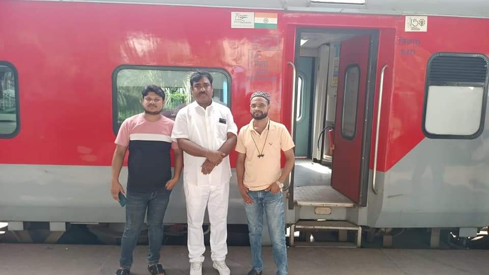 MTauseefAlam's tweet photo. मुंबई से दिल्ली के लिए प्रस्थान,आप सभी से दुआओं की दरख्वास्त है! https://t.co/xa8tCoGNf0