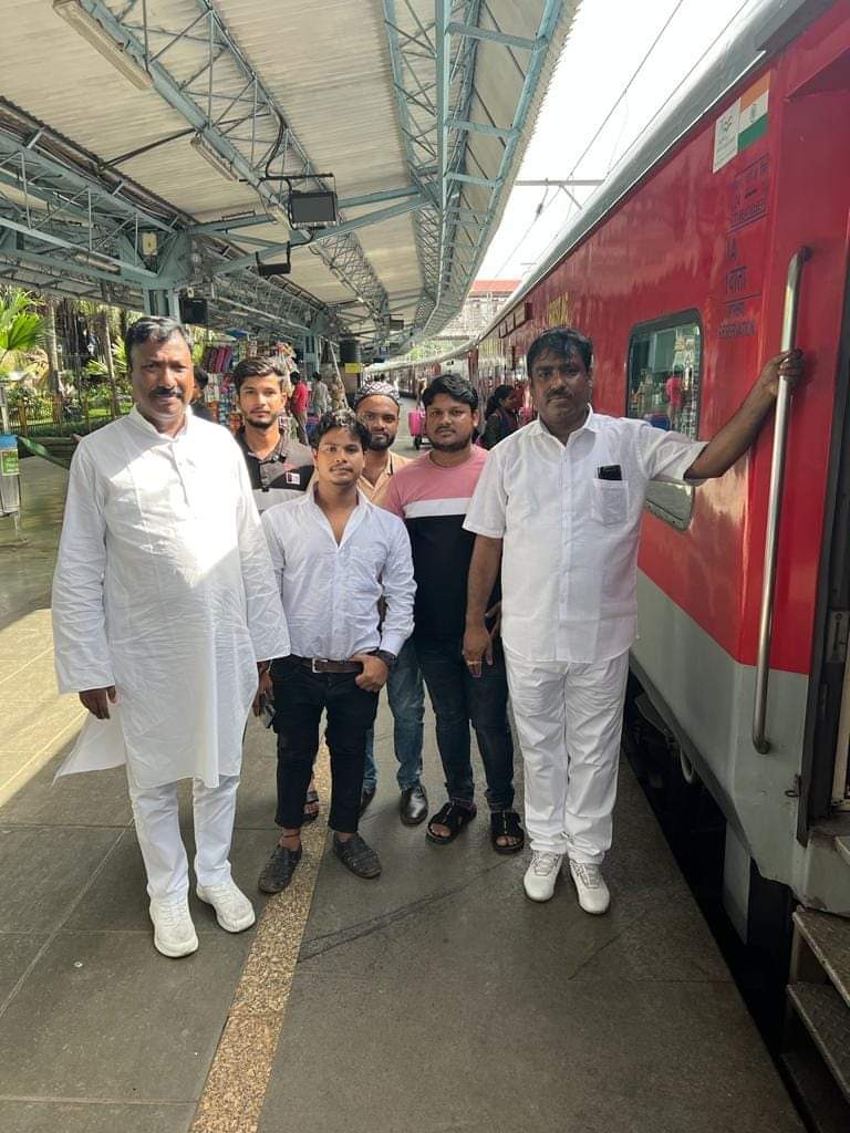 MTauseefAlam's tweet photo. मुंबई से दिल्ली के लिए प्रस्थान,आप सभी से दुआओं की दरख्वास्त है! https://t.co/xa8tCoGNf0