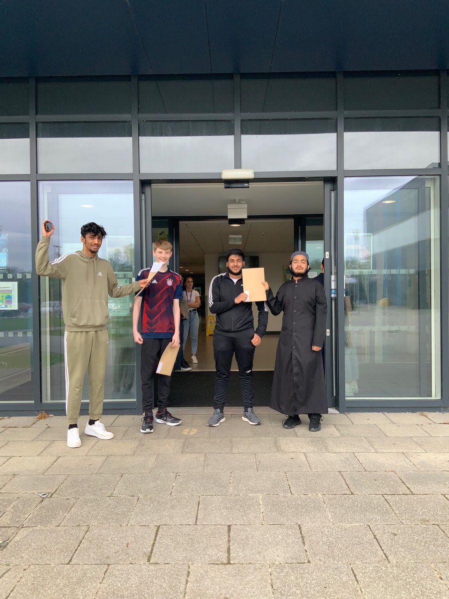 WMount's tweet photo. WHAT-A-MORNING!!! We are so proud of the Class of 22 - what a 2 years they’ve had. Look at their faces ☺️🤩🥳 #gritcliffe https://t.co/C7RXlCFlK9