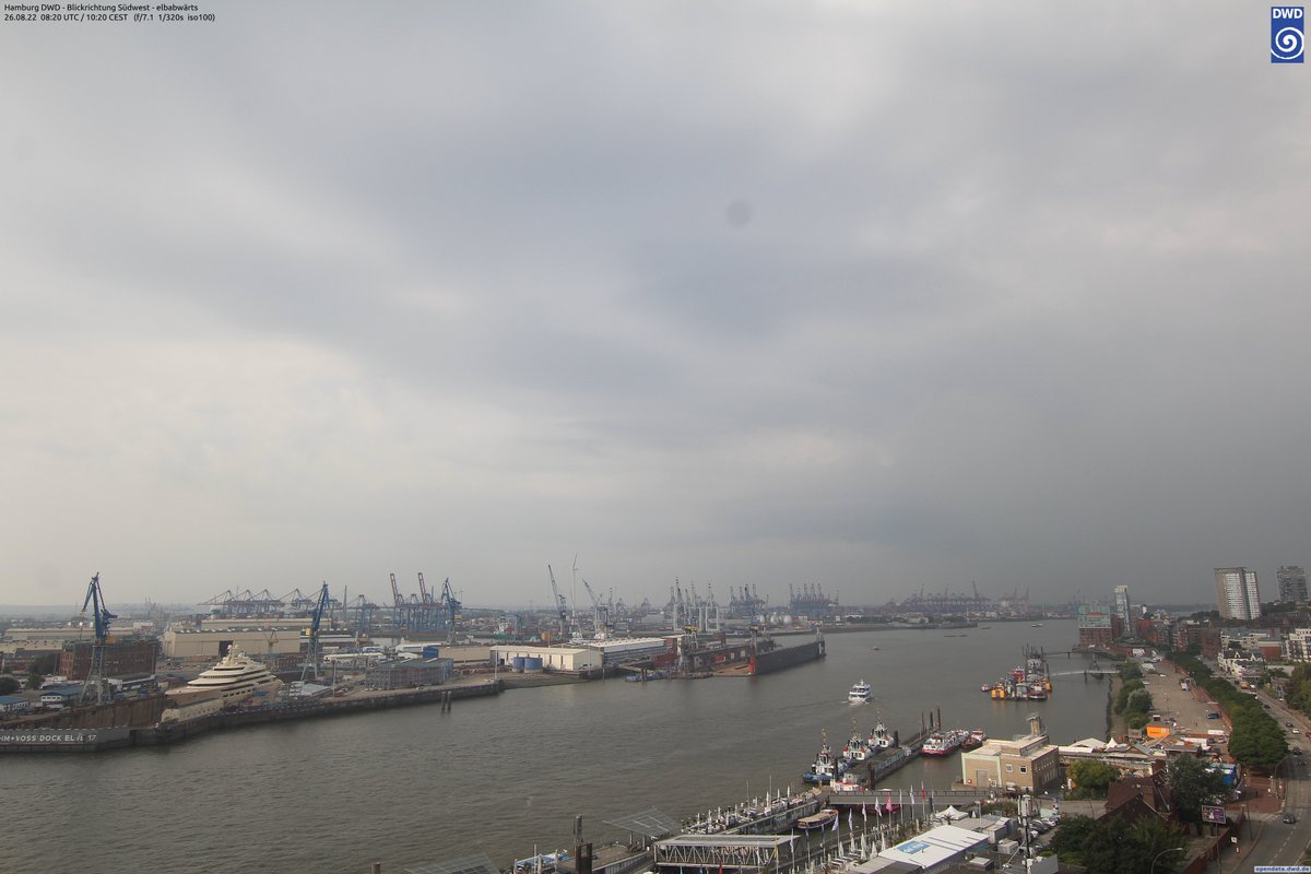 wetter_x's tweet photo. Drüben in #Finkenwerder und #Blankenese bis #Halstenbeck geht die "kleine" Welt unter. In dieser Region besteht derzeit mäßige #Überflutungsgefahr durch starke Regenfälle. Dabei wurde in der letzten Stunde eine durchschn. Niederschlagsmenge von 29 l/m² in dem Gebiet registriert. https://t.co/XyViCXYgna