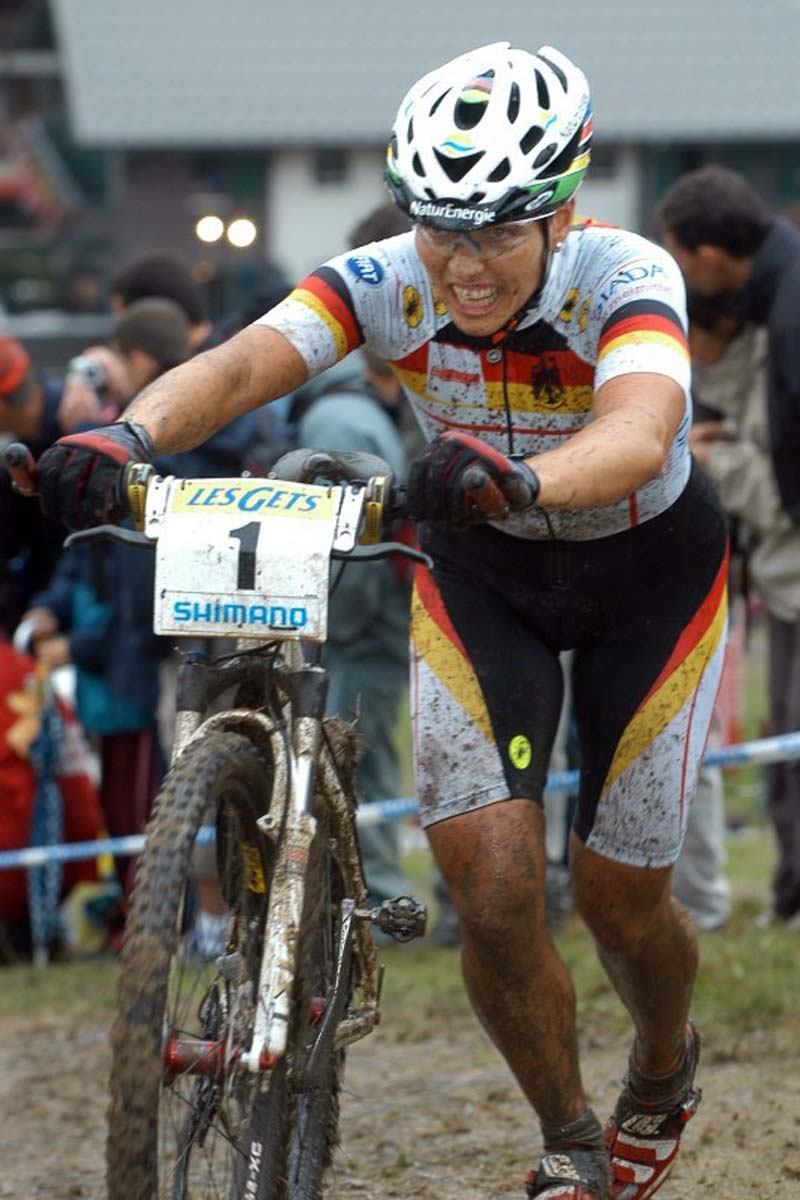 sabinespitz's tweet photo. The #MTB #WorldChampionships are back in Les Gets...after 2004  🌈😅💪 ...this time I will follow the #Mtbworlds for @Eurosport_DE ..today 5pm Short Track (Palyer) and Sunday U23 (Player) and Elite (Eurosport2).
#LesGets2022  #mtbworlds #worldchampionships @UCI_MTB https://t.co/TcSXt0qyjs