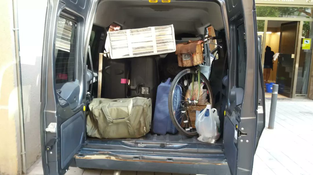 EliGras's tweet photo. Esmolets on the road! @eufonic_fest @lulathomas @LaMueblesZ @EliGras @marmorey https://t.co/SW2xIe1x02