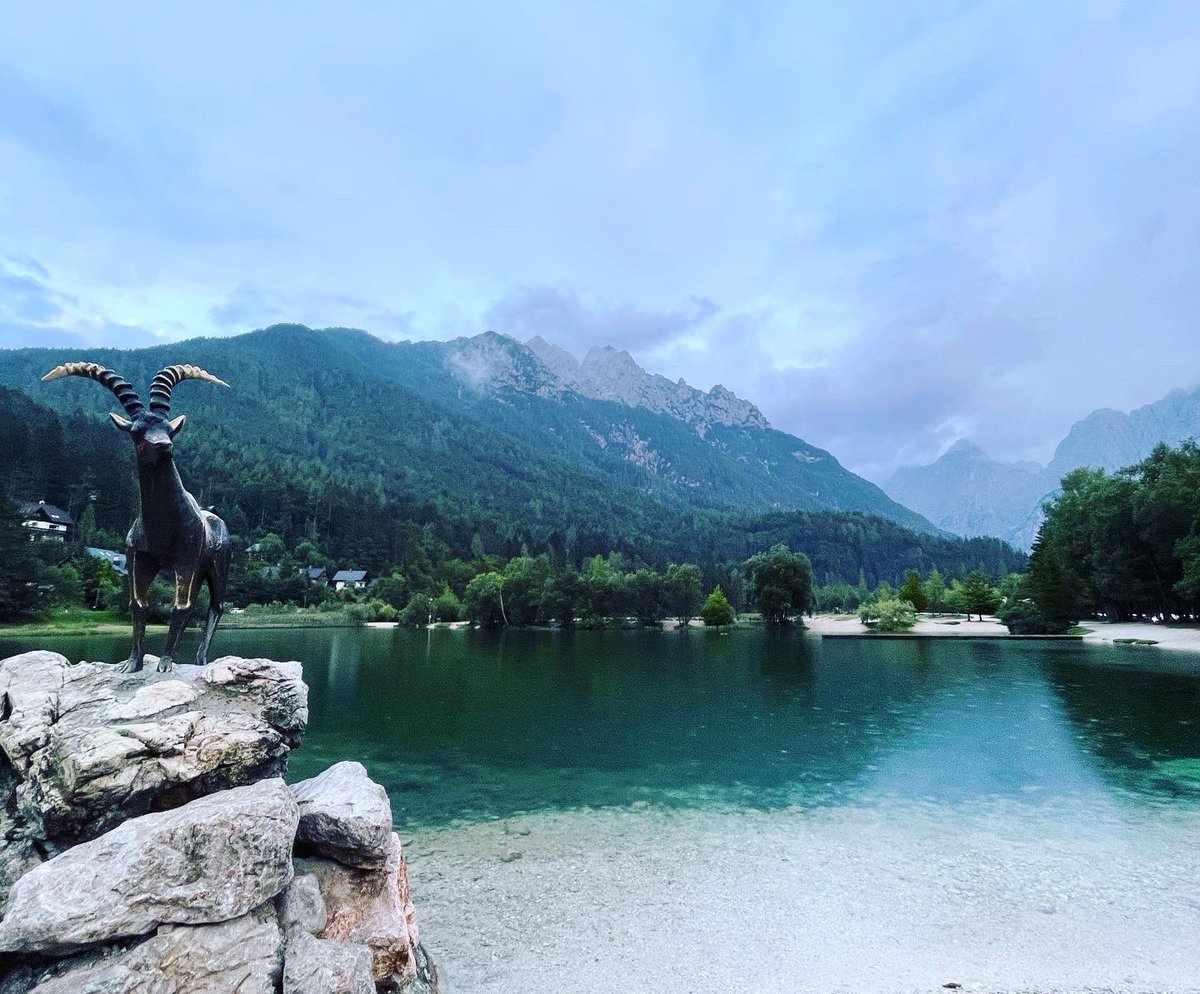 Slovenia is absolutely Europe’s hidden gem of a country. Amazing views, nice people, top food, and a really interesting history 🤩🇸🇮