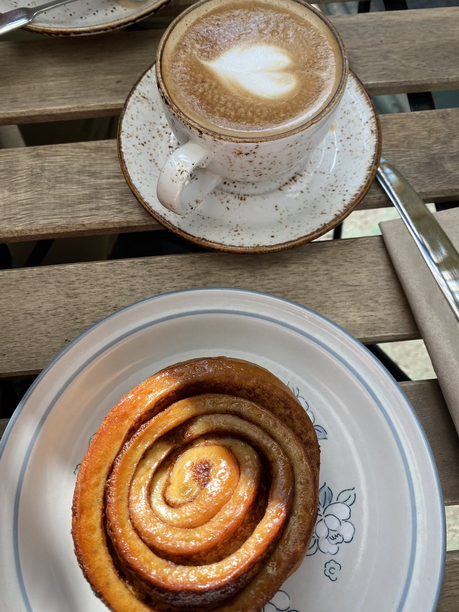 TheHH06's tweet photo. @geocafeUK sorry we had to rush off quickly this morning, we are catching a train to Oxford. But worth the diversion as always. Paul loved his porridge 💕 you are amazing & lovely 🤩 love the orangery on a day like today. Hope to see you soon #worththetrip #avoidchains #justgo https://t.co/CQTXdmOi2S
