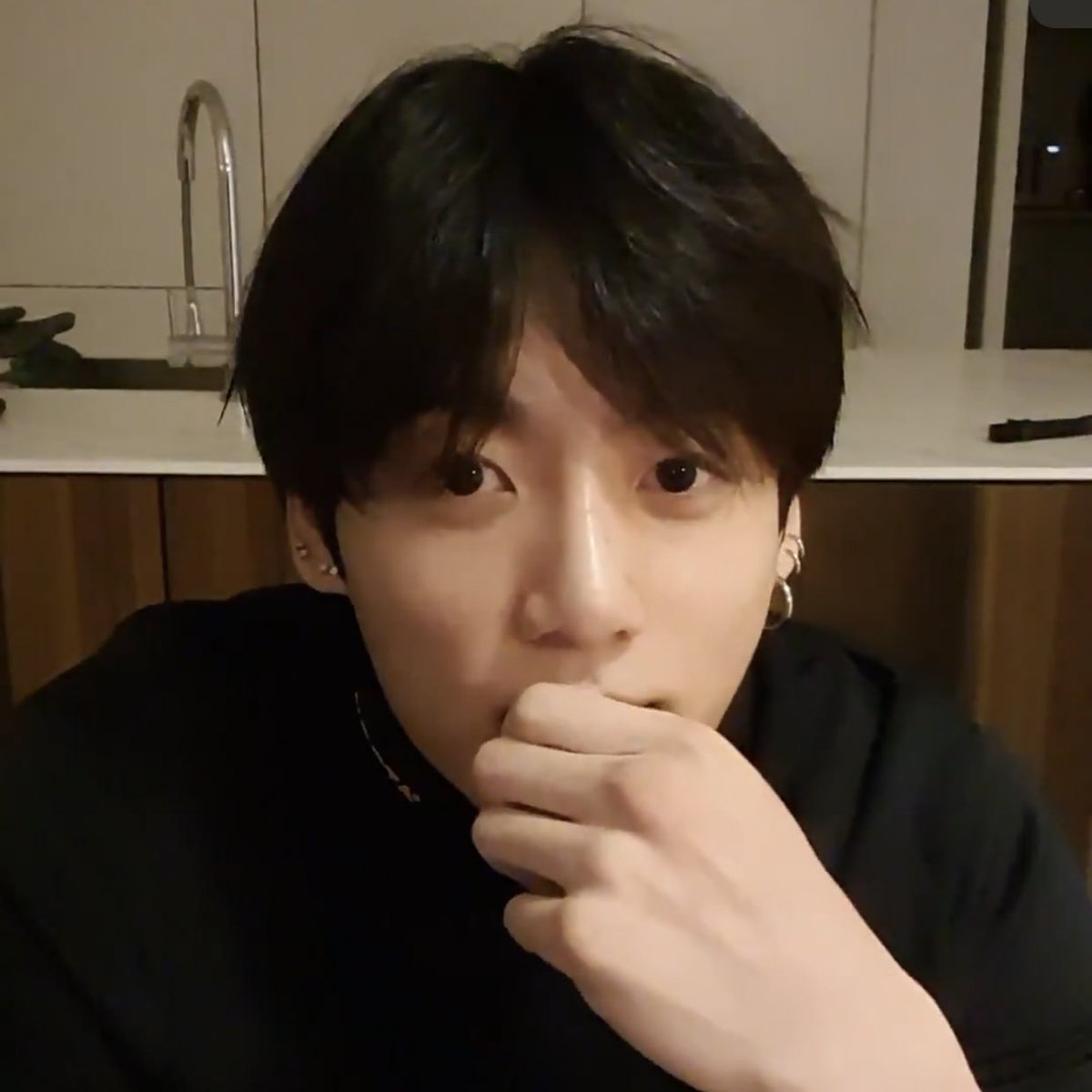 funkytownangel's tweet photo. ynkk vampire au where Yoongi is the only vampire in his group of friends, and his friends are worried he needs other vampires in his life. Yoongi is fine—he’s happy. And he doesn’t really like..being a vampire. He doesn’t want to meet others, he wants to be /normal./ + https://t.co/ZYsjV0QQp9