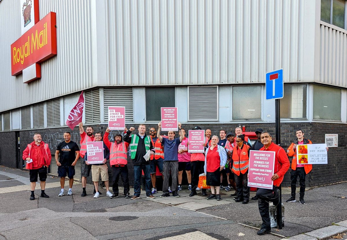 Plambe83's tweet photo. @CWUnews NW1 #StandByYourPost https://t.co/KkgtZaSxvS