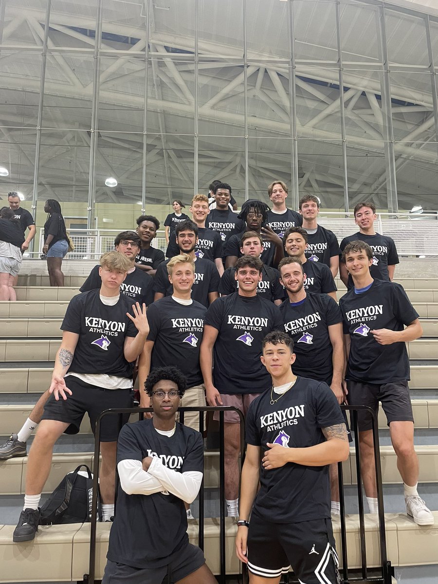 Kenyon_MBB's tweet photo. The guys repping the new logo! #GoOwls https://t.co/UTm1s2EQm2