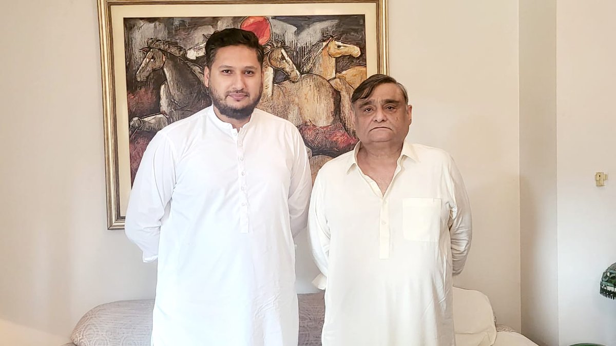 SMoazzamQureshi's tweet photo. Had a great meeting with Ex President PPP Khi &amp; Ex Federal Minister Dr Asim Hussain. Various issues came under discussion including the changing landscape of #Karachi politics &amp; the on going political activities in #Korangi #PPP.

@BBhuttoZardari @AseefaBZ 
@JunaidSaleemJD https://t.co/e6xre3Bhxr