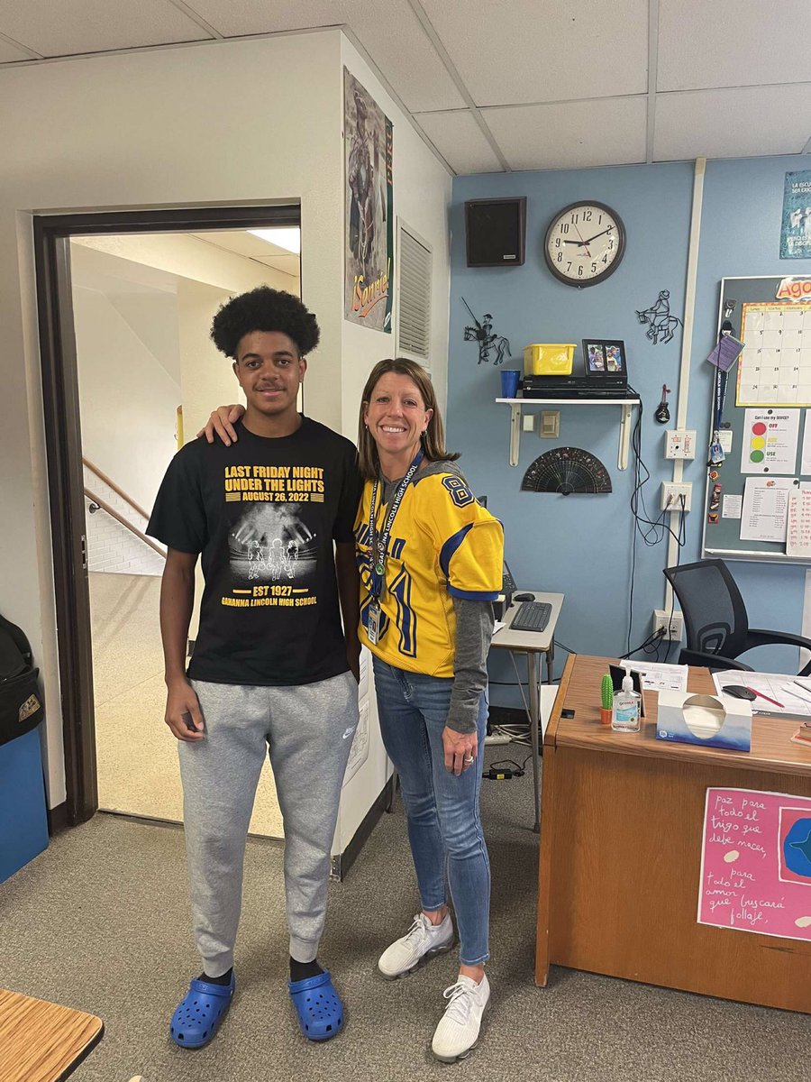 BraylonHall_'s tweet photo. Thank you to Mrs.Leskowyak for being a great teacher, friend and mentor to me. @gahannafootball https://t.co/fIZj7jAwwL