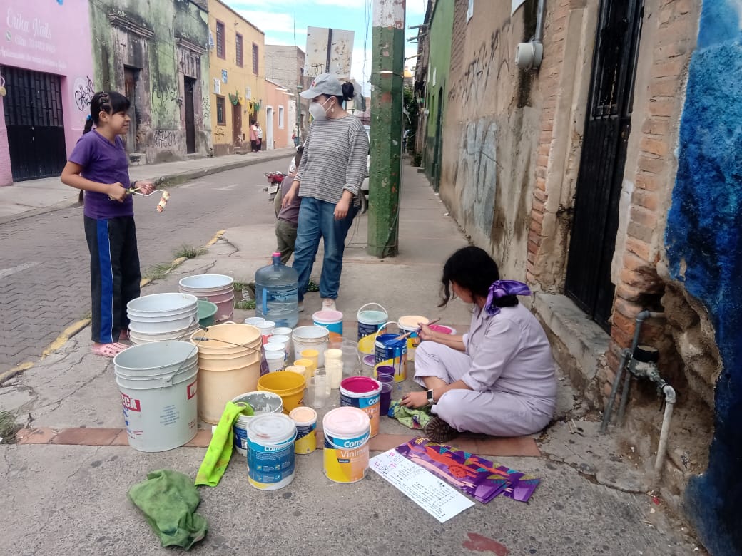 SemilleroEn's tweet photo. Cerramos nuestro curso de verano con la creación de un mural, contamos con la colaboración de Yossimar Gálvez.
#VeranoConFlores #SomosSemillerosCreativos #CulturaComunitaria https://t.co/GSerruTfH4