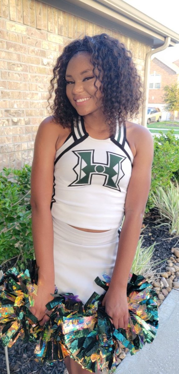 Ms_TynishaSmith's tweet photo. My baby girl had her FIRST high school football game yesterday! They all did great! Auntie is proud of you love bug. @HightowerCheer @HHS_Canes @HHS_PTECH #Cheer4Life #CheerAuntie #BlackGirlsCheer https://t.co/2aVHe2y9Eh