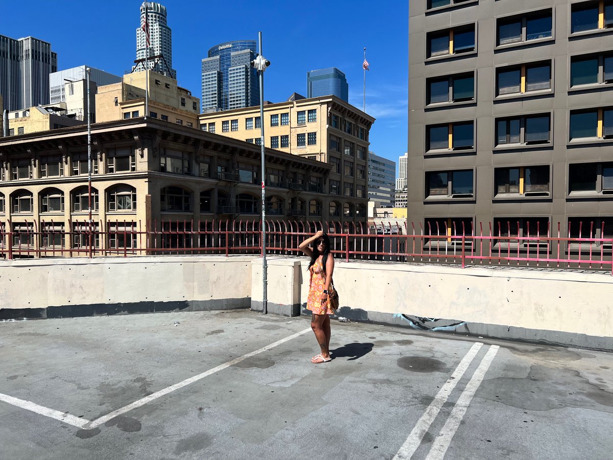 Sezdawson's tweet photo. When you’re visiting LA from the UK, at the exact moment you’re numero uno band Arctic Monkeys announce The Car. Shocked by your inner Poirot skills to find the location, be rude not to stop. 
@absoluteradio
  
@ArcticMonkeys
  
@BWRjames
   #newmusic #confusedcarparkattendant https://t.co/d7Tx8H27tf