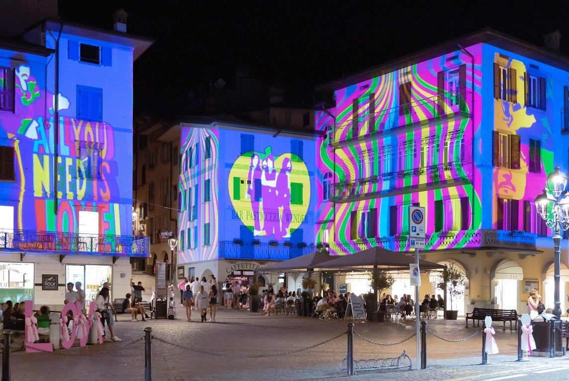 Non perdetevi le suggestive proiezioni dei capolavori del maestro Marco Lodola dedicati ai #Beatles che potranno essere ammirate tutte le sere sino al 18 settembre. Accensione proiezioni alle 20:40 circa.
#lovere #visitlakeiseo #borghitalia #inlombardia
Foto: A. Stella