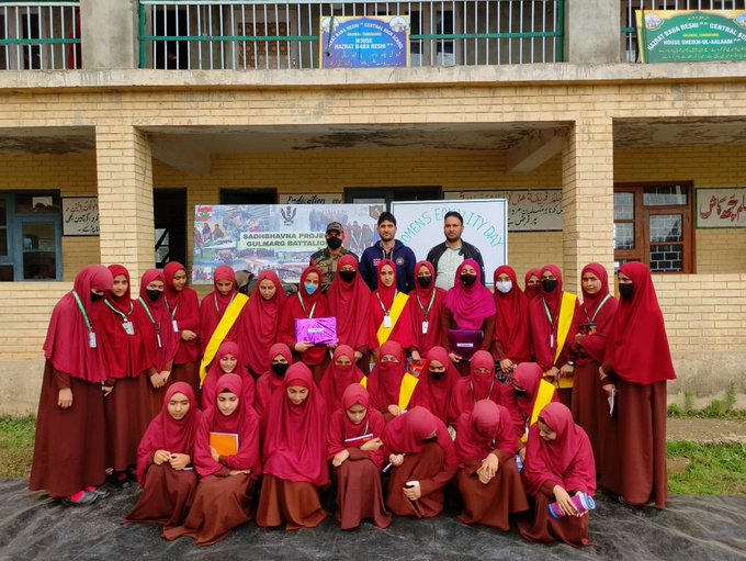 Hassen_Wadiyan's tweet photo. A short #lecture & #essaywriting competition conducted by #IndianArmy on #WomensEqualityDay at Hazrat Baba Reshi, Central High School, #Hajibal, #Baramulla District. 40 students alongwith 4 teachers were part of the event.
#Kashmir
#womenempowerment
#women
@manojsinha_
#Friday https://t.co/zZAOcegRZo