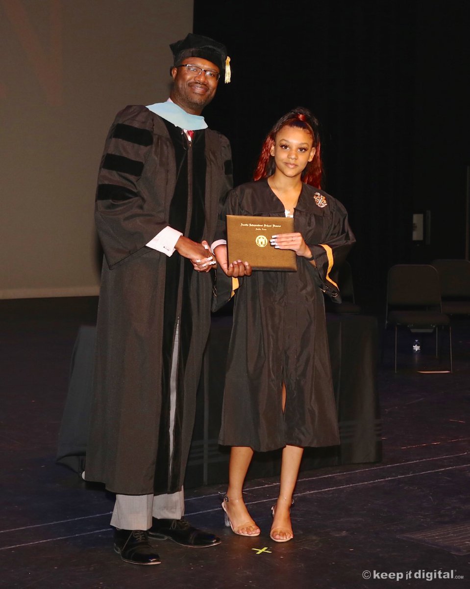 joshuajeon_atx's tweet photo. Quick heartwarming story from two weeks back. When @AISDSuptMays heard a summer grad barely missed the ceremony, he got the stage lights &amp; mic turned back on, announced her name, gave her the opportunity to walk the stage, shook her hand, took a pic with her, and celebrated her! https://t.co/oNUmelX4WM