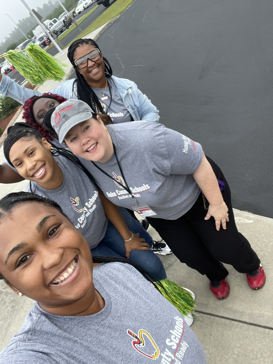 WilliamsT2nd's tweet photo. Convocation ready! 💚🐻

@HokeSchoolsHR @Scurlockbears https://t.co/qFm9AGJBVY