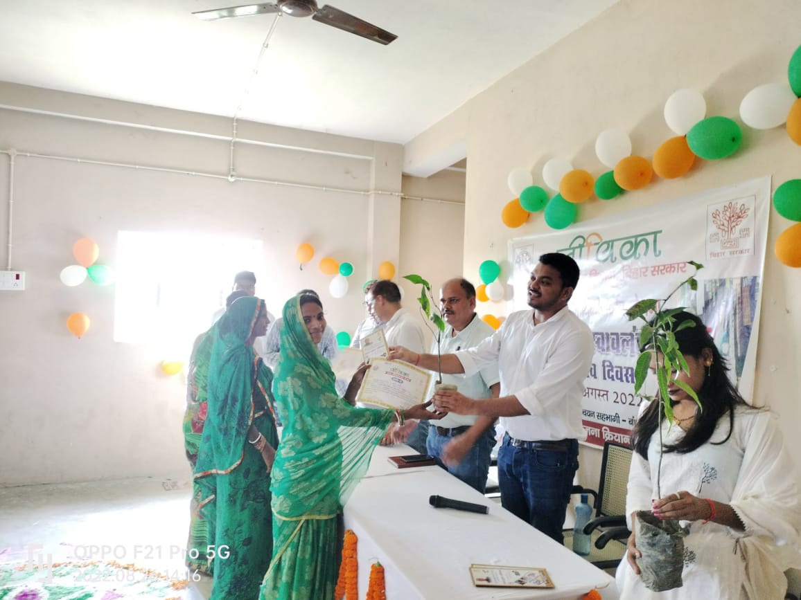 Mr_Ruude's tweet photo. #BRLPS_JEEVIKA
#satatjeevikoparjanyojana
@Vikrama13320063
@rahulias6
 In Warisnagar Jeevika Today we Have succesfully Graduated 96 SJY didi.
In the Presence of BPM , BRP, DRP, SJY Dist. Nodal, RC, SD manager, DPM incharge, Finance mananger, Mrps &amp; All 96 SJY participants. https://t.co/WPuTPsToAB