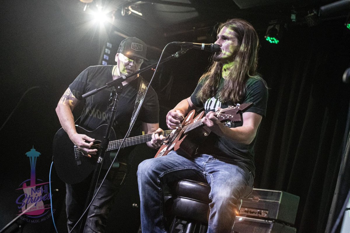 MTR_PROJECT_'s tweet photo. Martin had the honor of opening the 20th Layne Staley  tribute at  in Seattle 8/19-20th!  Joined by his  THREDmate @JeffMNoble for the second night. The crowd was electric and filled with love for Layne! Opening 4 @AICFliesTribute  photo credit: @KurtClark/@nehi_stripes https://t.co/gqnbPItOe7