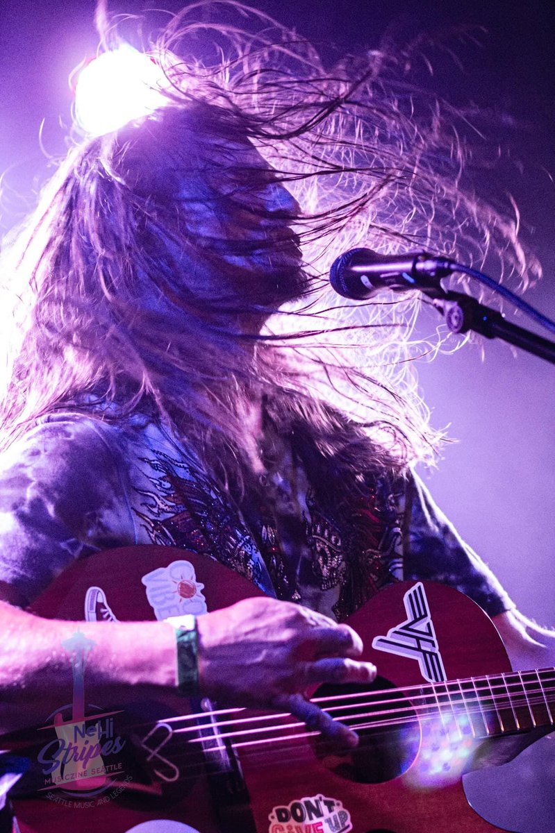 MTR_PROJECT_'s tweet photo. Martin had the honor of opening the 20th Layne Staley  tribute at  in Seattle 8/19-20th!  Joined by his  THREDmate @JeffMNoble for the second night. The crowd was electric and filled with love for Layne! Opening 4 @AICFliesTribute  photo credit: @KurtClark/@nehi_stripes https://t.co/gqnbPItOe7