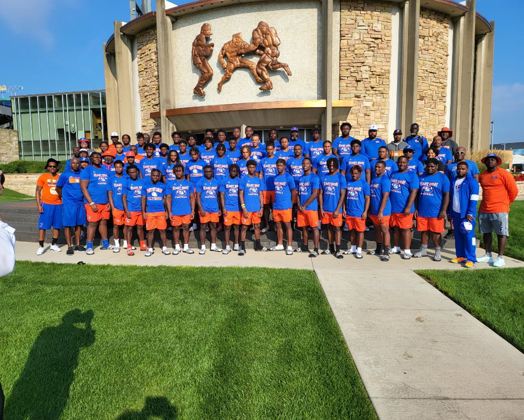 Football_Flyers's tweet photo. Pro Football Hall of Fame visit https://t.co/DSeq9wZMX7