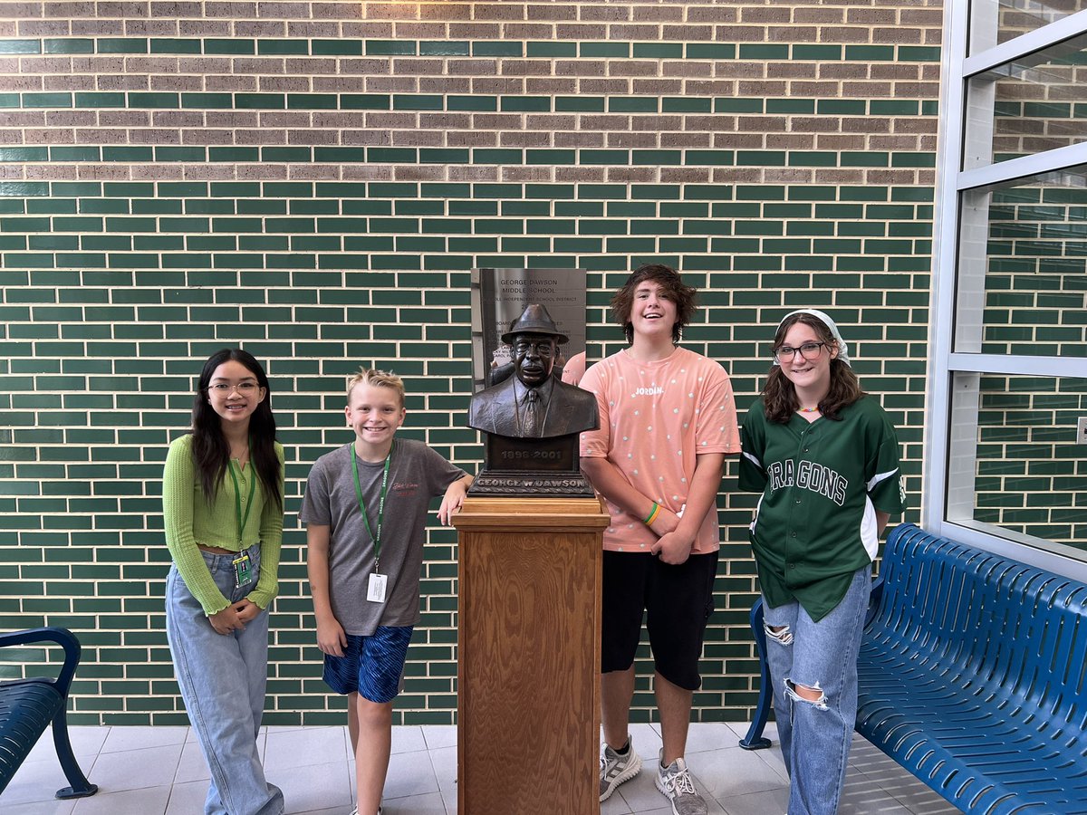 BTeeterStoczEDU's tweet photo. Congrats to our first round of Dawson Do Right Winners! They were recognized for their leadership in compassionate service and building relationships! Way to go and so excited for these Dragons 🐉 @GeorgeDawsonMS @LeonardNikki3 @JDawesomenicity https://t.co/BI9J68CAUP