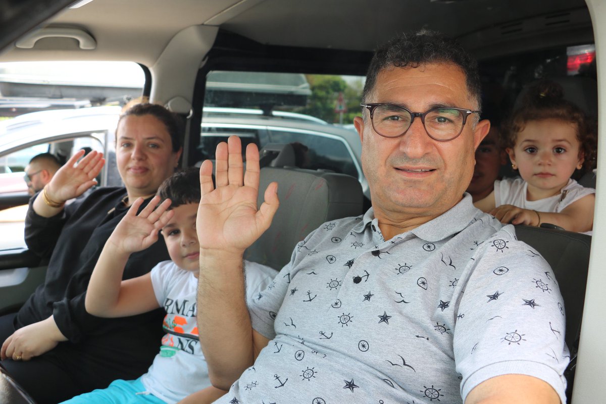 bpthaber's tweet photo. Türkiye’de tatilleri biten gurbetçiler dönüş yolunda: 

“Avrupa'da ezan sesinden yoksun kalıyoruz.” https://t.co/Zq79PvZ8kX