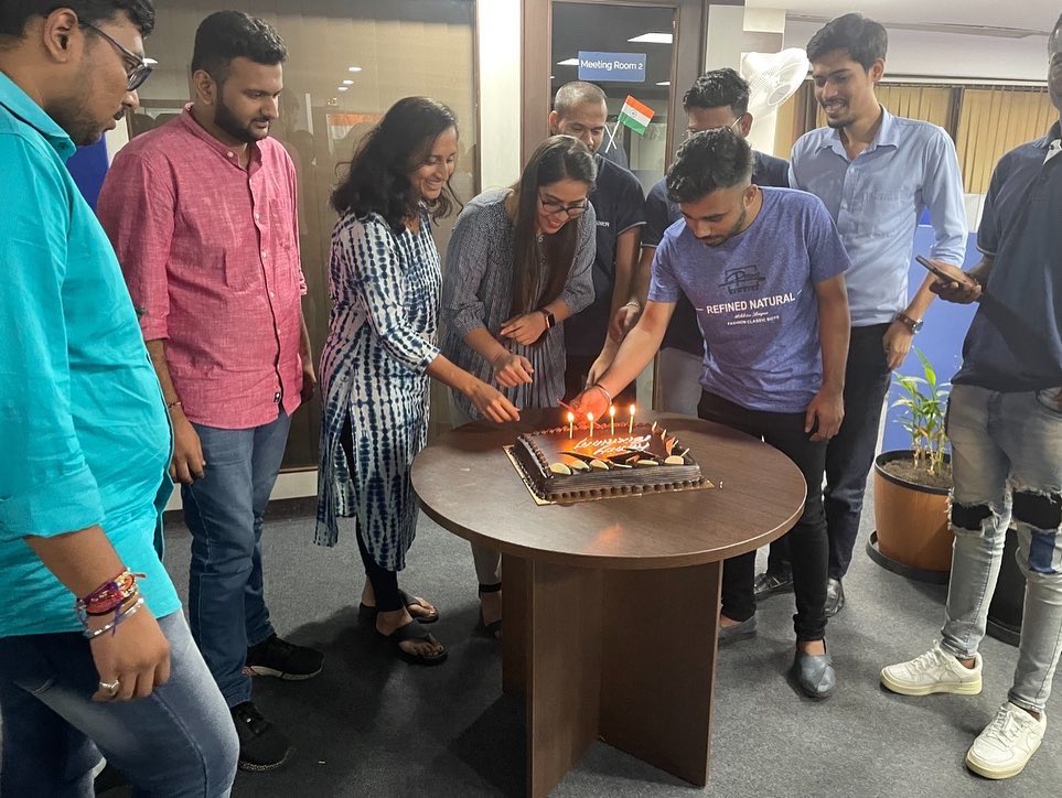 Elsnertech's tweet photo. Birthdays are meant to be celebrated.🎉
Here is the glimpse of the celebration! 🤗
#weekendfun #fridayfun #worklife #elsnerfamily #elsner https://t.co/0hQdYOuHN6